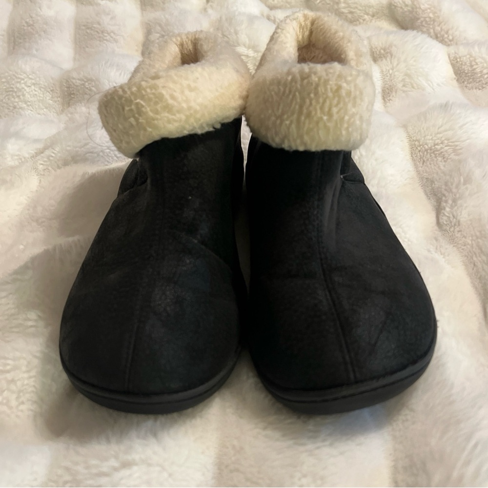 Rock Dove Black bootie slippers with fleece Lining; women’s size 9, used